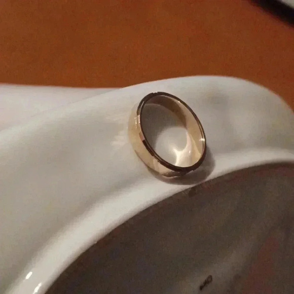 💙🌹New yellow tone wedding band - Picture 7 of 8
